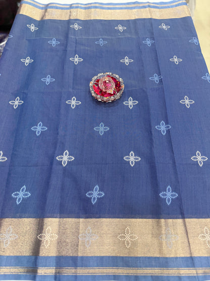 Woven Saree with Contrast Border and Tassel Pallu for Women