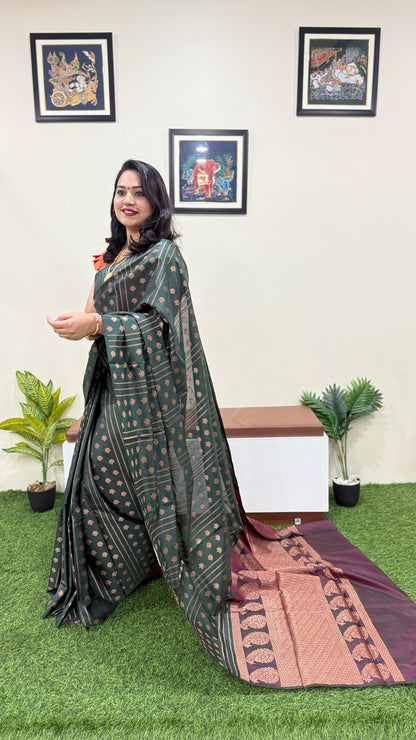 Banarasi tanchui soft saree with thousand buttis weaving in dark green with blouse piece