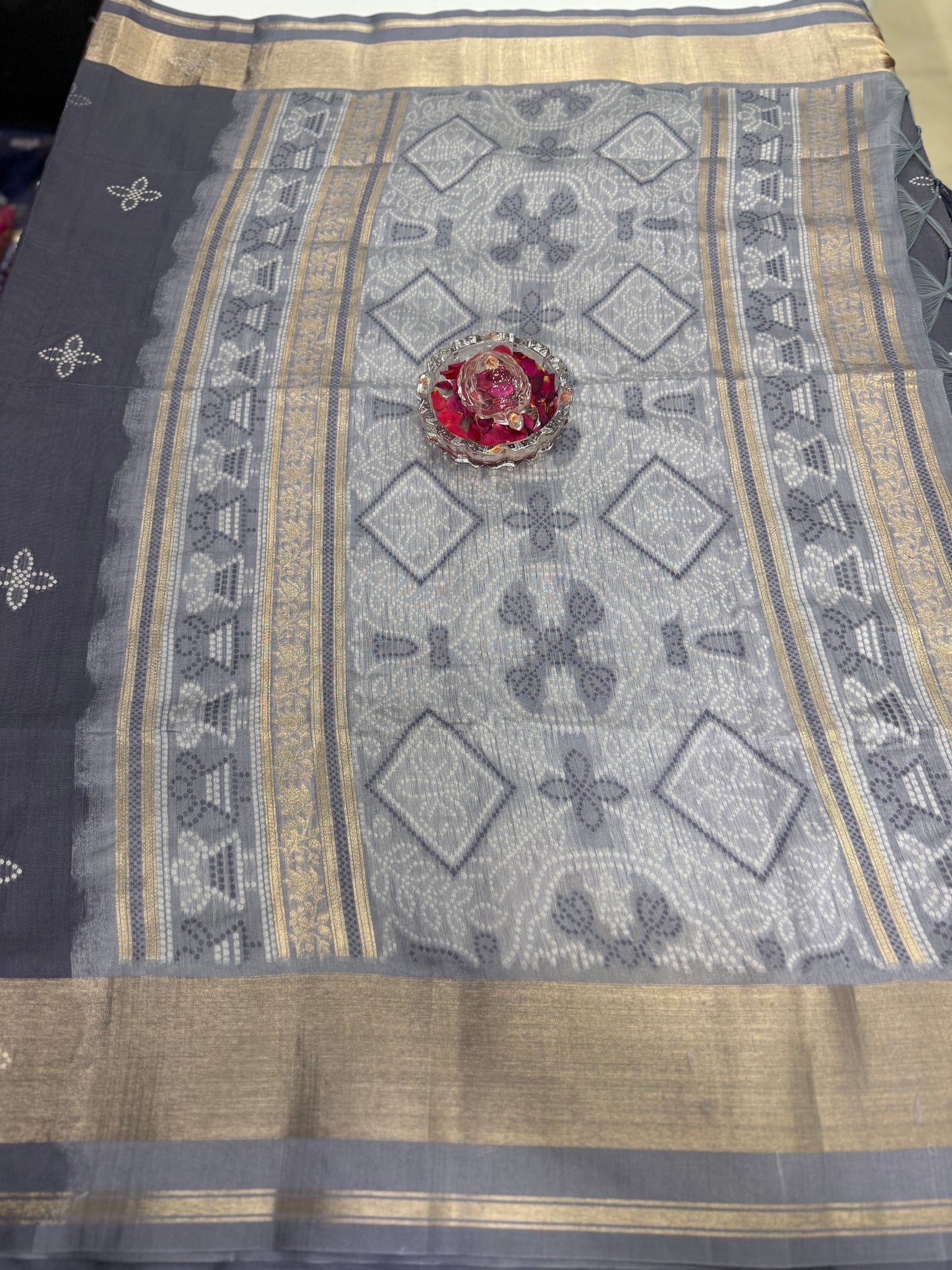 Woven Saree with Contrast Border and Tassel Pallu for Women