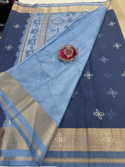 Woven Saree with Contrast Border and Tassel Pallu for Women