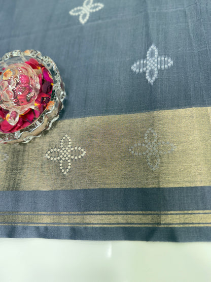 Woven Saree with Contrast Border and Tassel Pallu for Women