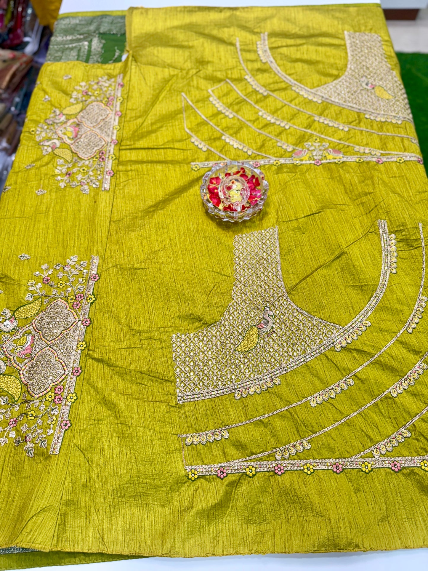 Pure Crepe Saree with Designer Contrast Blouse – Lightweight Festive Wear for Women