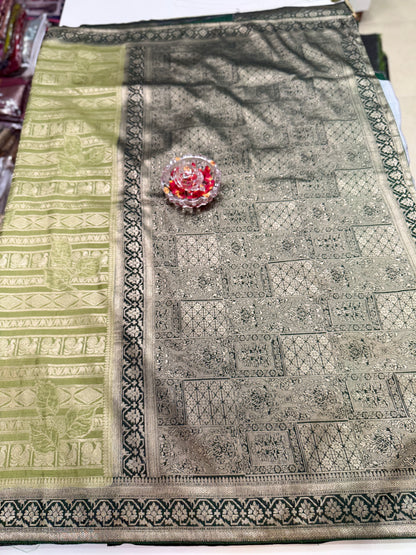 Pure Crepe Saree with Designer Contrast Blouse – Lightweight Festive Wear for Women