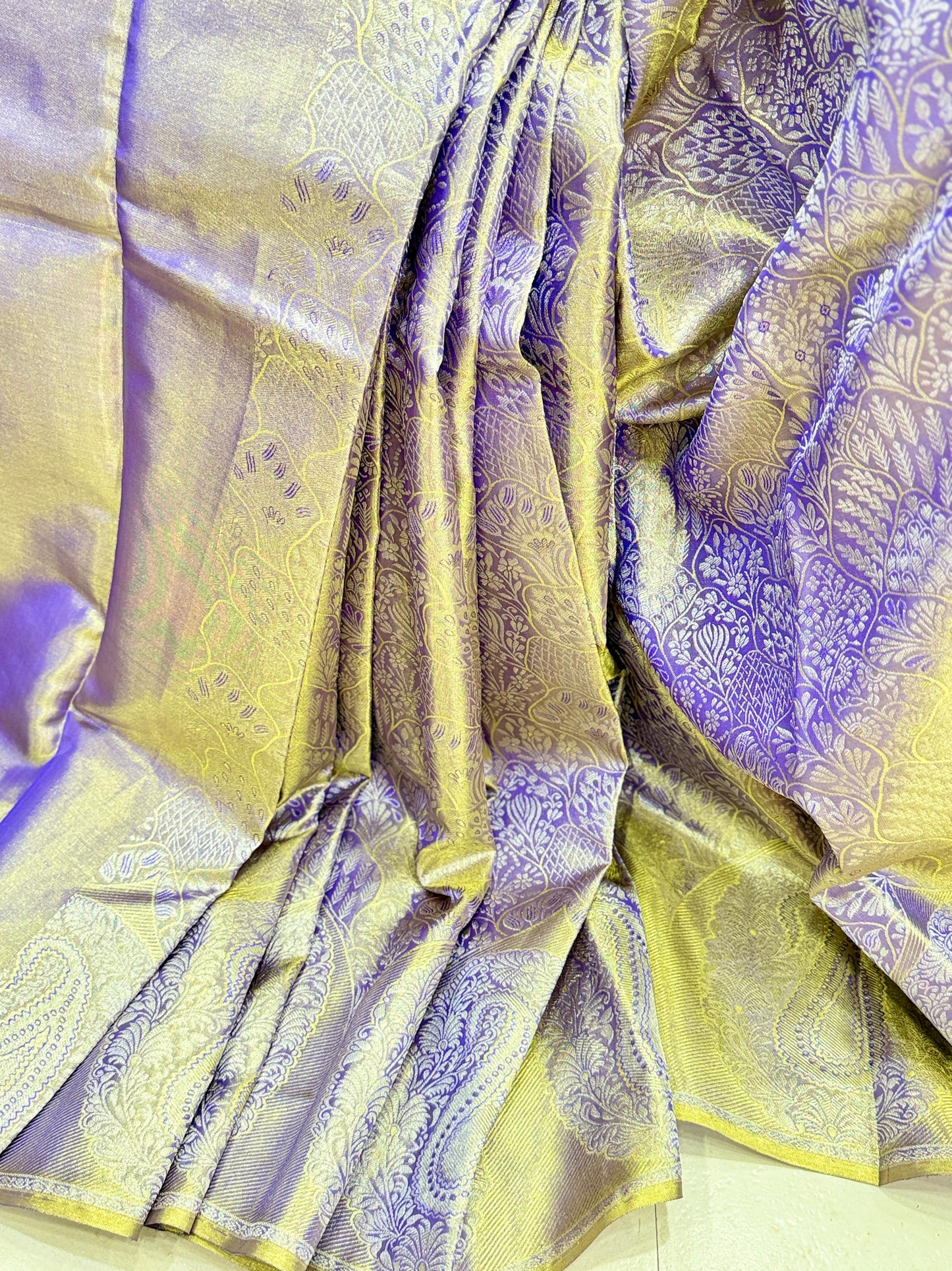 Borderless Handloom Pure Silk Saree in Silver and Purple with Zari Highlights – Bridal Wear