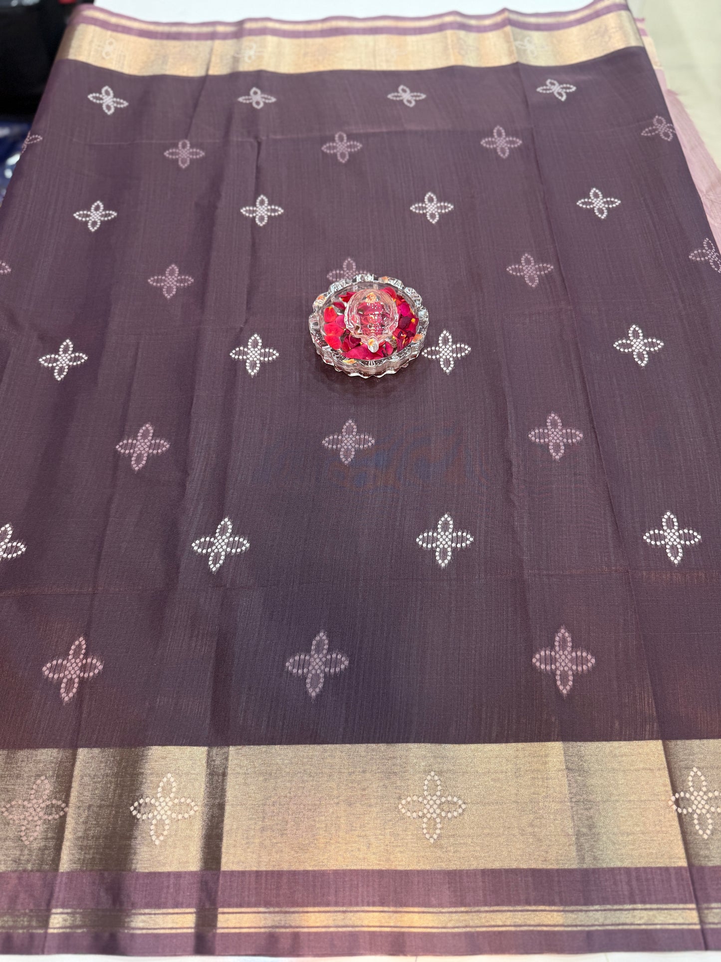 Woven Saree with Contrast Border and Tassel Pallu for Women