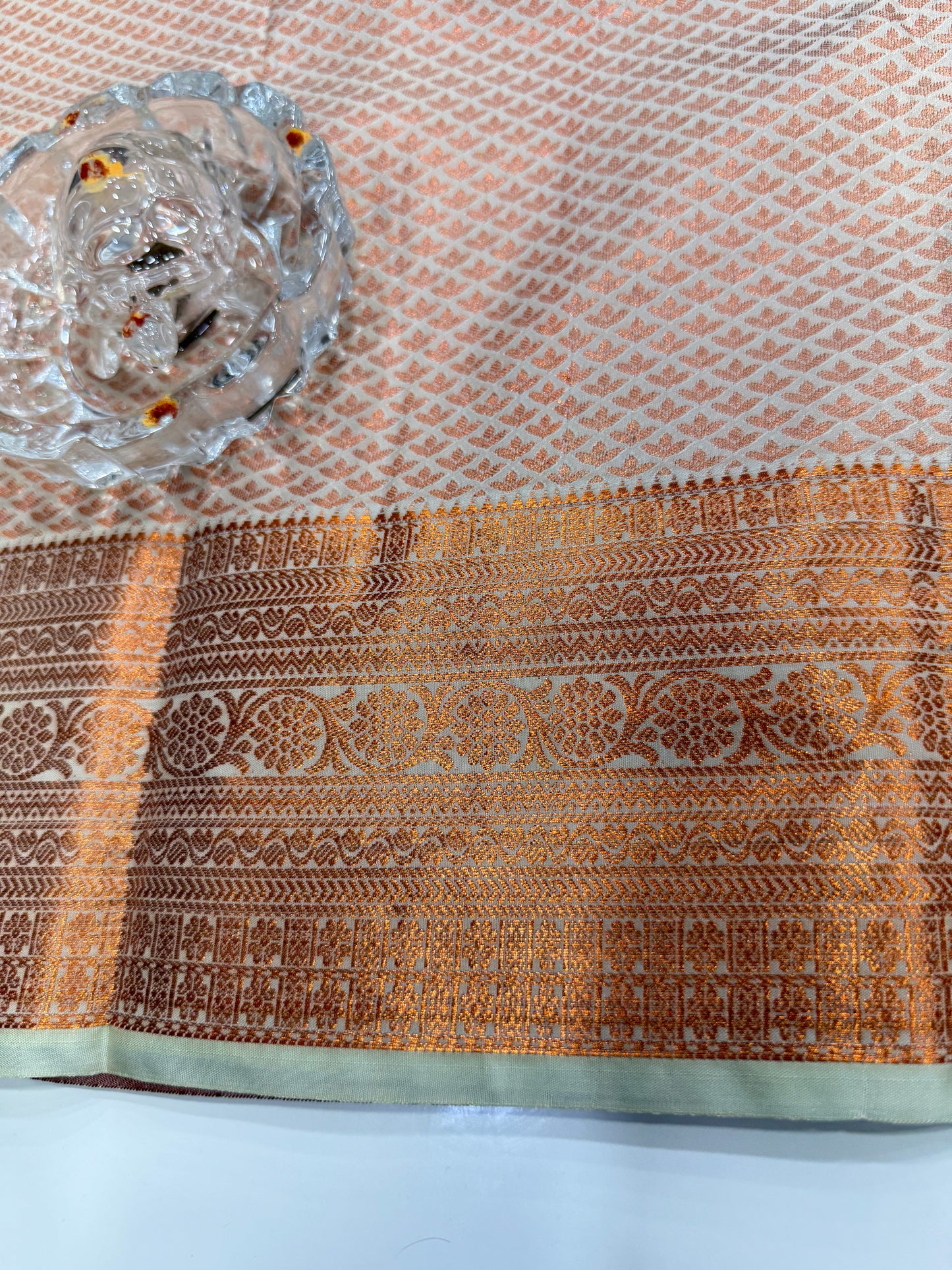 Soft Silk Saree with Samutrika Weaving and Contrast Zari Border for Women – Lightweight Festive Wear Saree