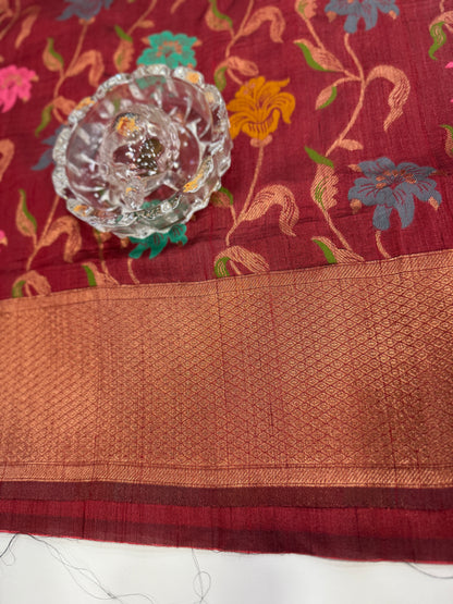 Soft silk saree with woven floral zari border and contrast pallu for women