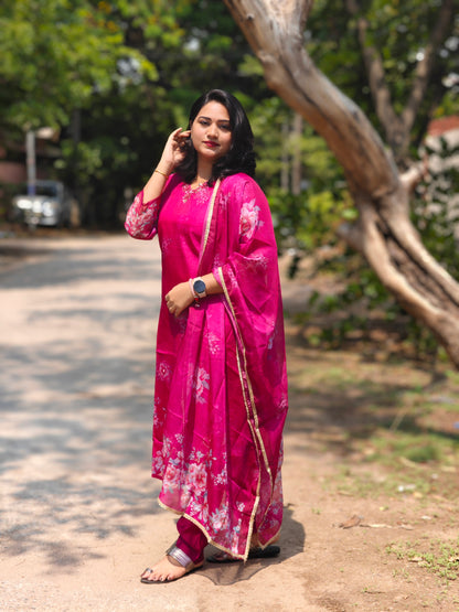 Heavy Organza Kurti with Intricate Neck Work, Silk Pant & Matching Dupatta – Size M