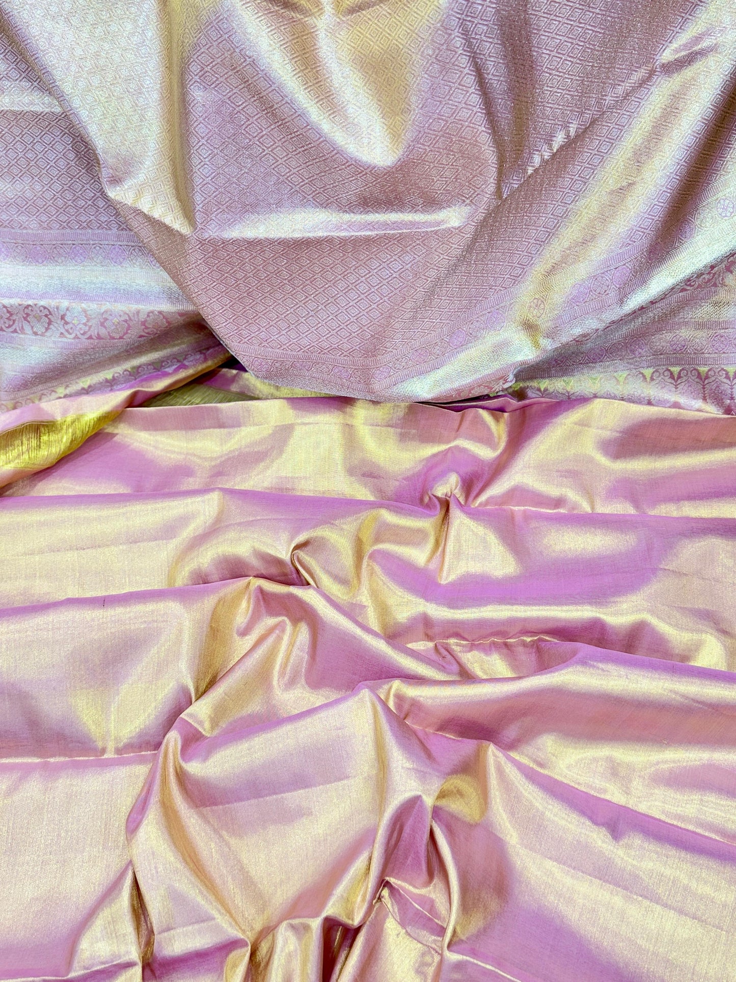 Handloom Borderless Pure Silk Saree in Dual-Tone Pink and Gold with Zari – Wedding Collection