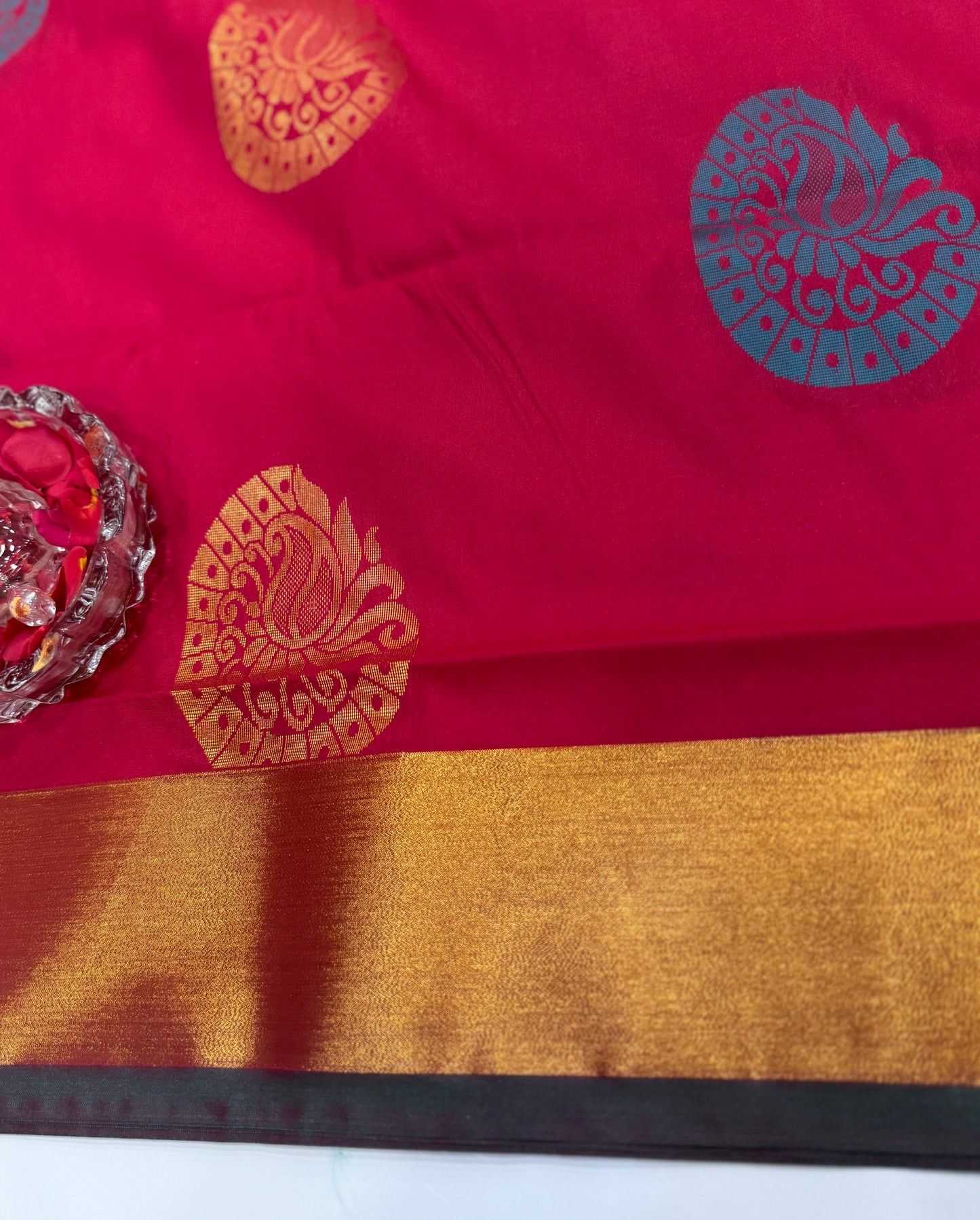 Kanchi Soft Silk Saree with Zari Weaving and Traditional Motifs – Wedding and Festive Wear