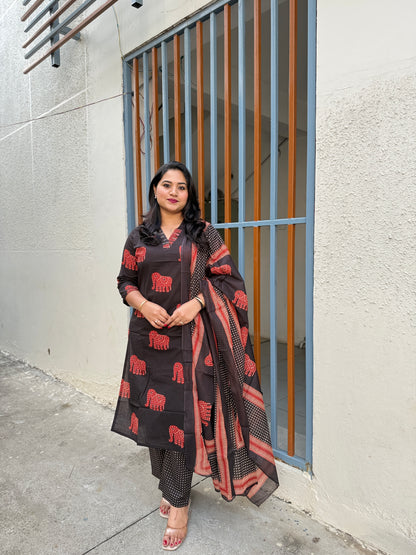Pure Cotton Elephant Print Kurta Pant Dupatta Set for Women – Black & Red, Sizes 38–46