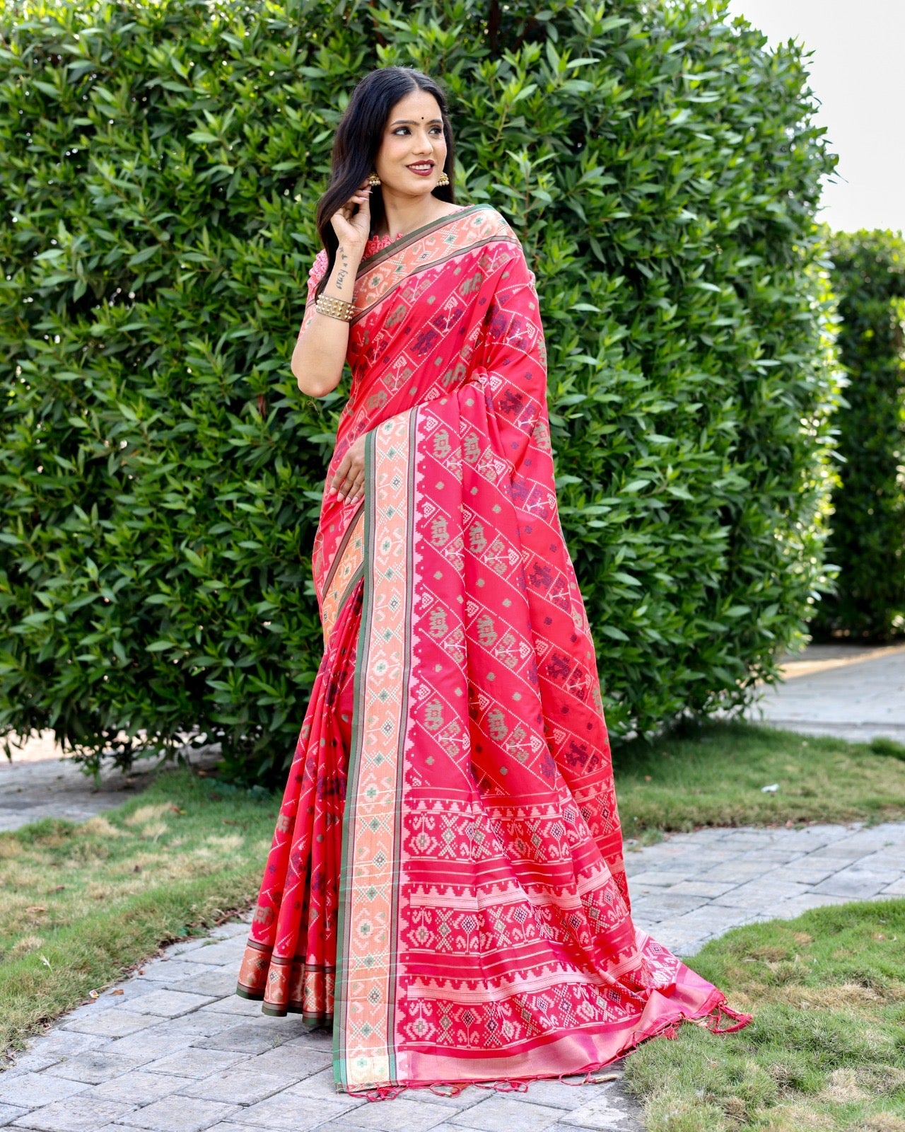Ikkat Patola Silk Saree with Contrast Zari Weaving and Kanchi Borders – Festive Wear