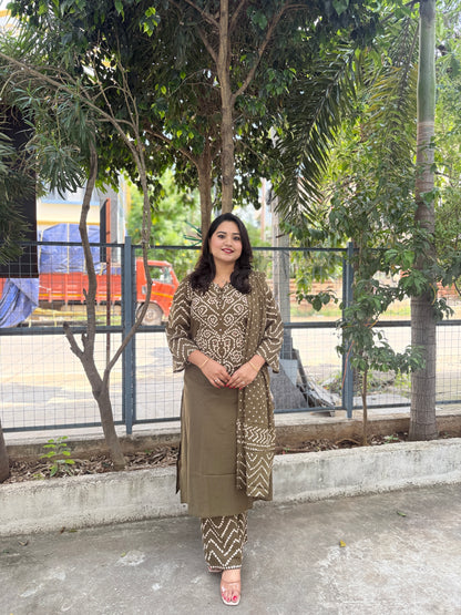 Cotton Printed Kurta Pant Dupatta Set with Mirror & Thread Work, Cowrie Detailing – Sizes 38–46