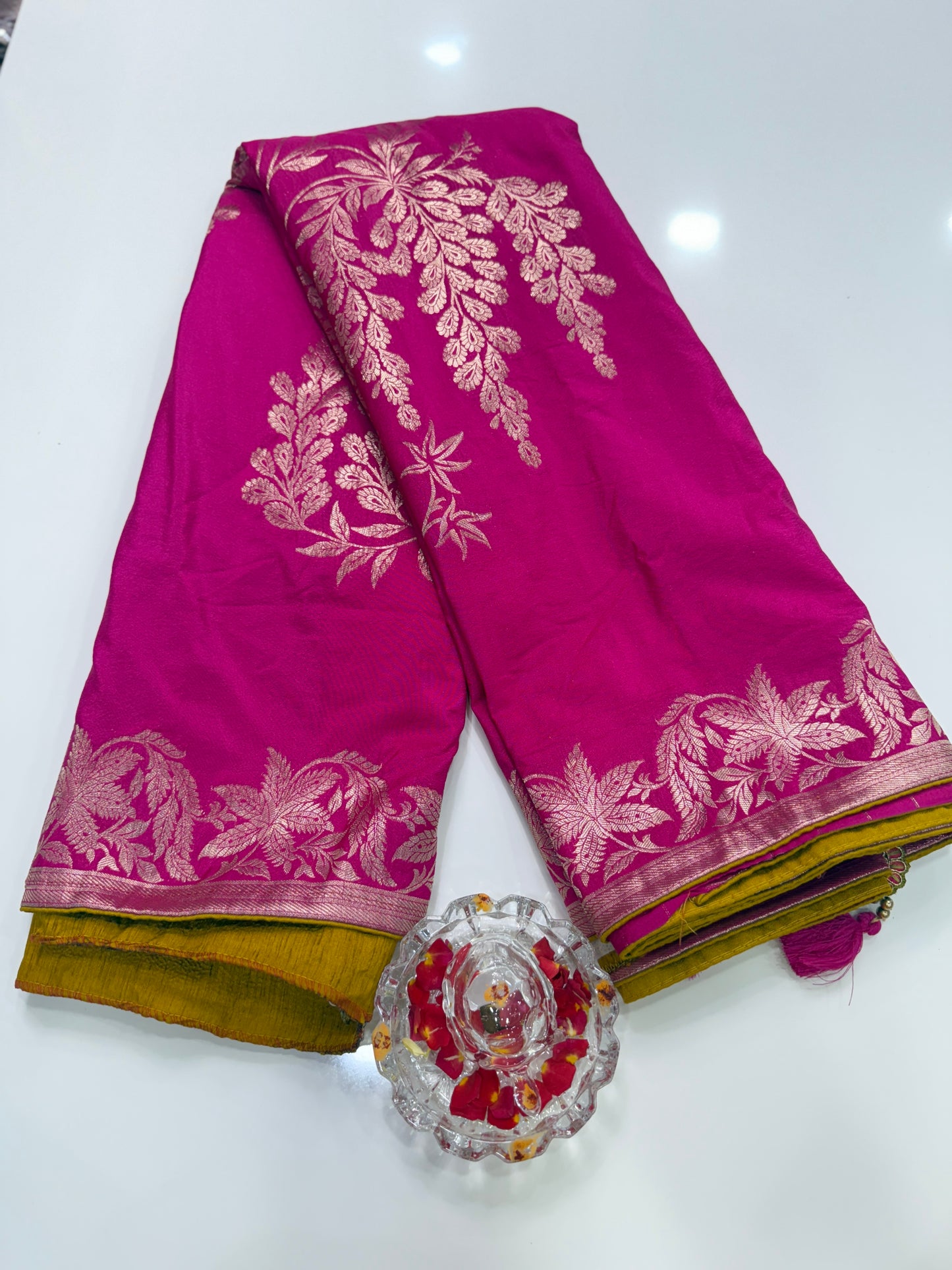 Pure Crepe Saree with Designer Contrast Blouse – Lightweight Festive Wear for Women