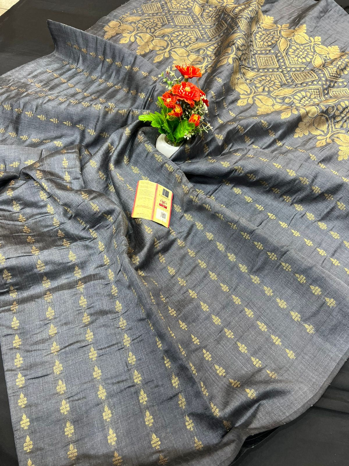 Pure Raw Silk Handloom Saree with Small Body Weave and Rich Pallu – Silk Mark Certified