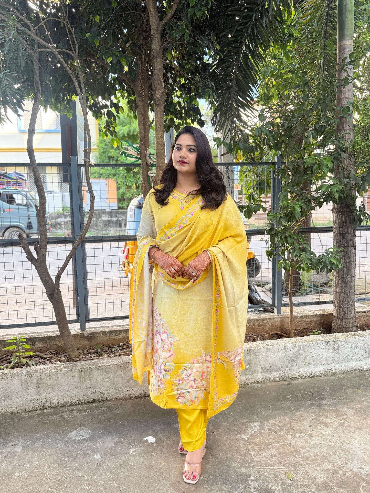 Women’s Muslin Kurta Set with Zari Work, Pants, and Dupatta – Light Pastel Shades in M to 3XL