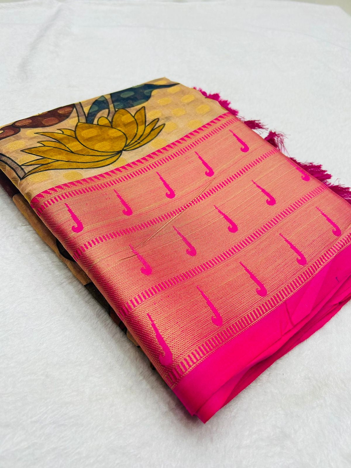 Paithani Silk Saree with Digital Print, Goli Zari Weaving and Tassel Pallu – Contrast Blouse