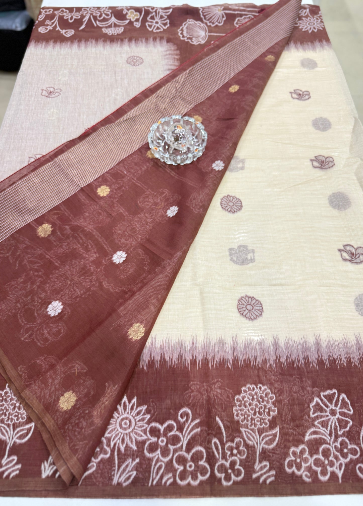 Munga cotton handloom weaving saree with woven floral border and tassel pallu for women