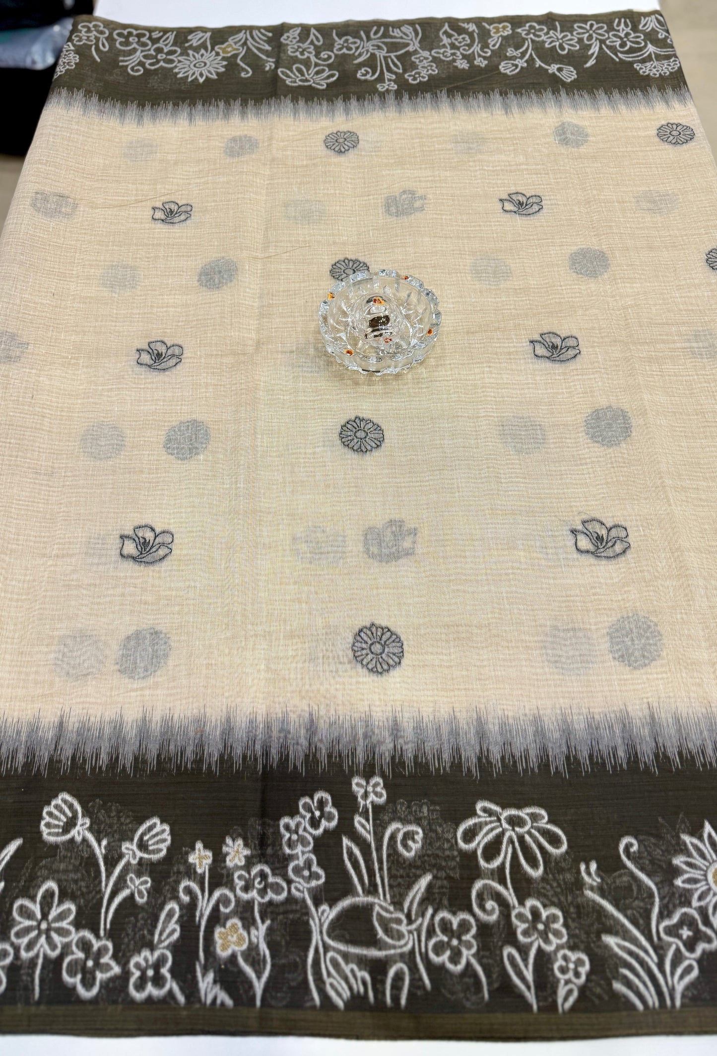 Munga cotton handloom weaving saree with woven floral border and tassel pallu for women