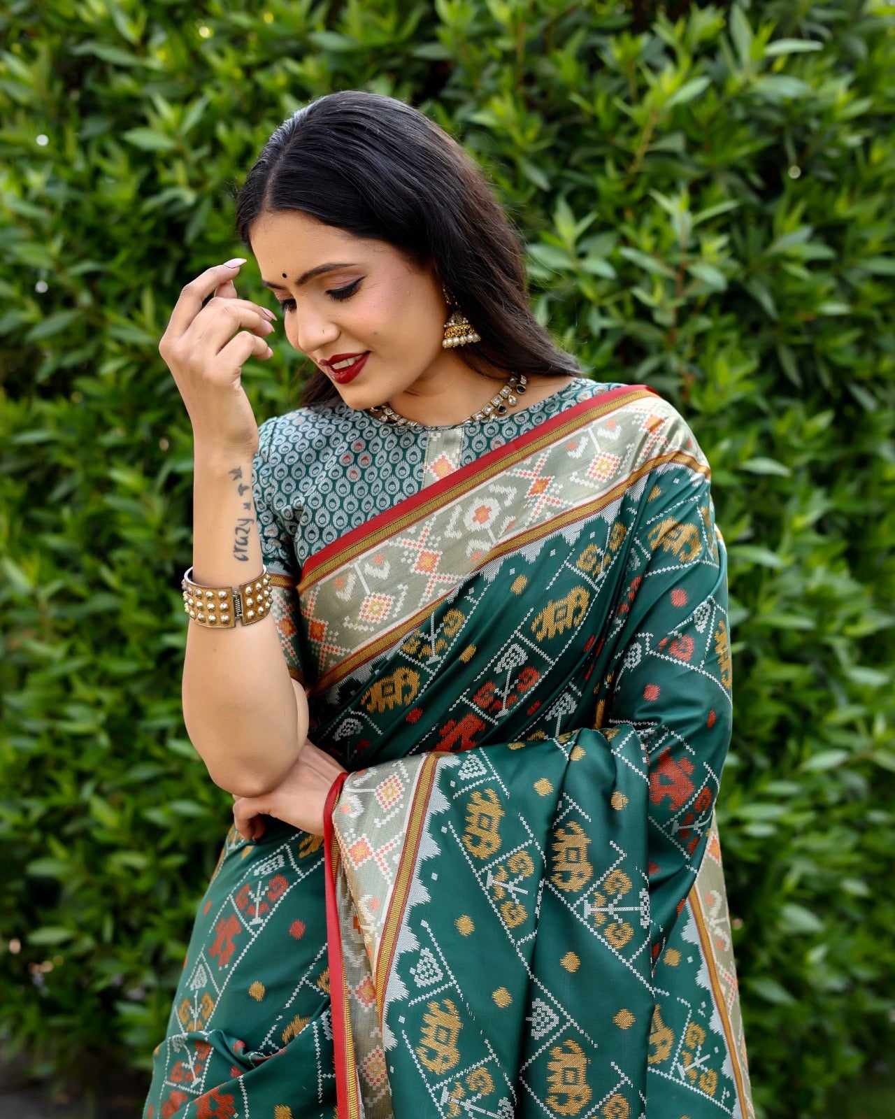 Ikkat Patola Silk Saree with Contrast Zari Weaving and Kanchi Borders – Festive Wear