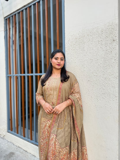 Premium Muslin Kurta Set with Embroidered Neckline and Printed Detailing – Elegant Ethnic Wear for Women