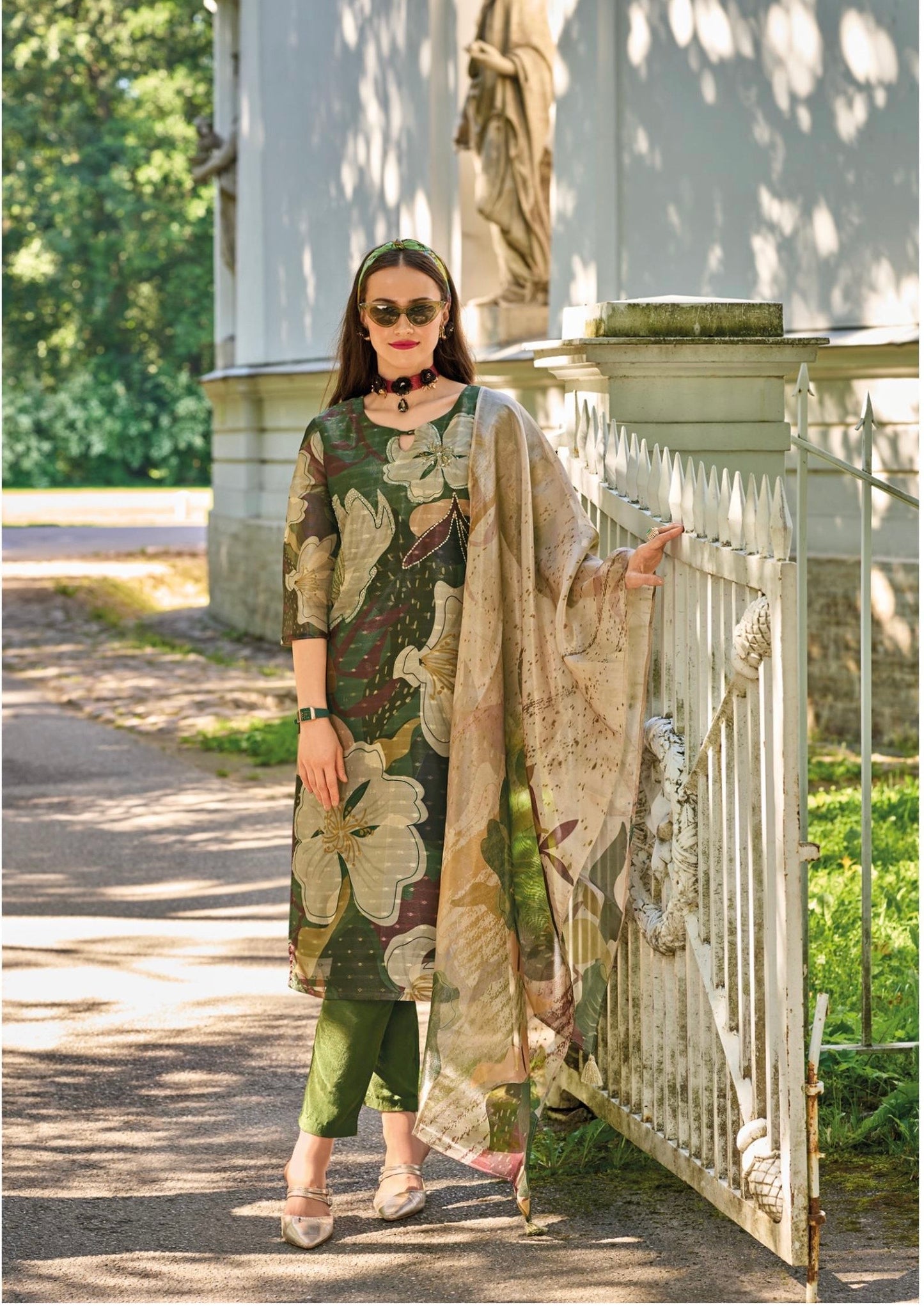 Jacquard Shimmer Kurta Pant Dupatta Set with Handwork and Digital Print Dupatta – L to 3XL