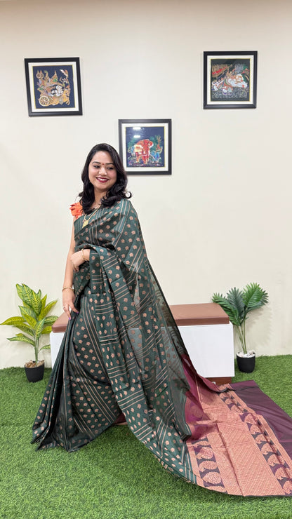 Banarasi tanchui soft saree with thousand buttis weaving in dark green with blouse piece