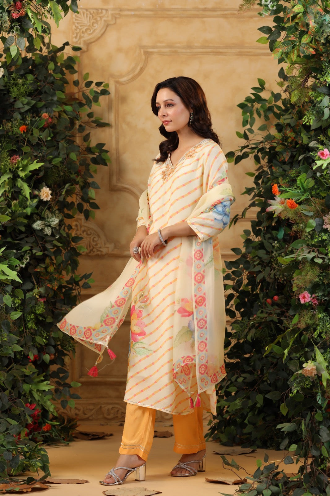 Pure Muslin Silk Floral Printed Kurta Pant Dupatta Set with Embroidery – Women’s Festive Wear