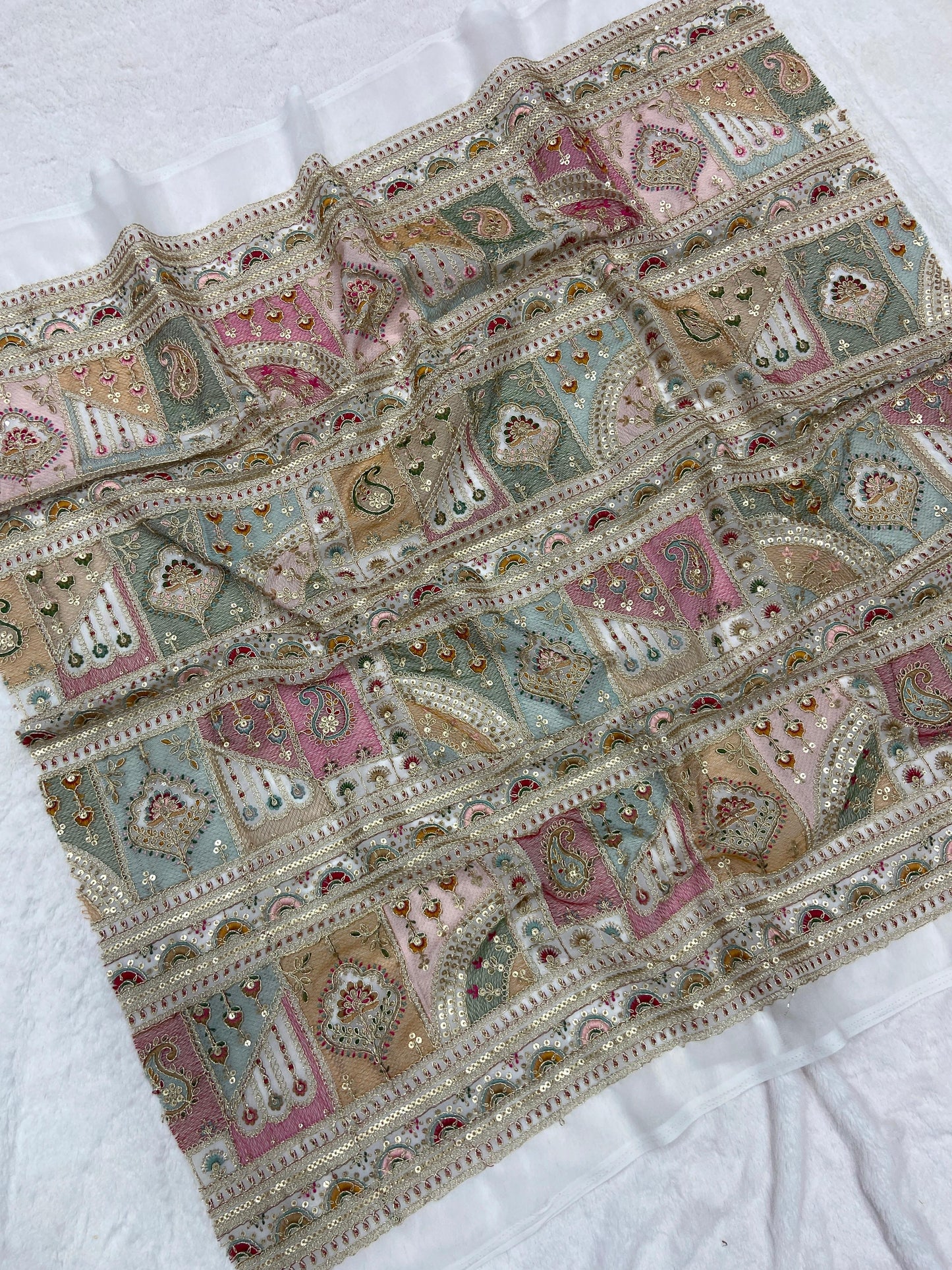 Women’s Georgette Saree with Lace Border and Heavy Embroidery Coding Work Designer Blouse