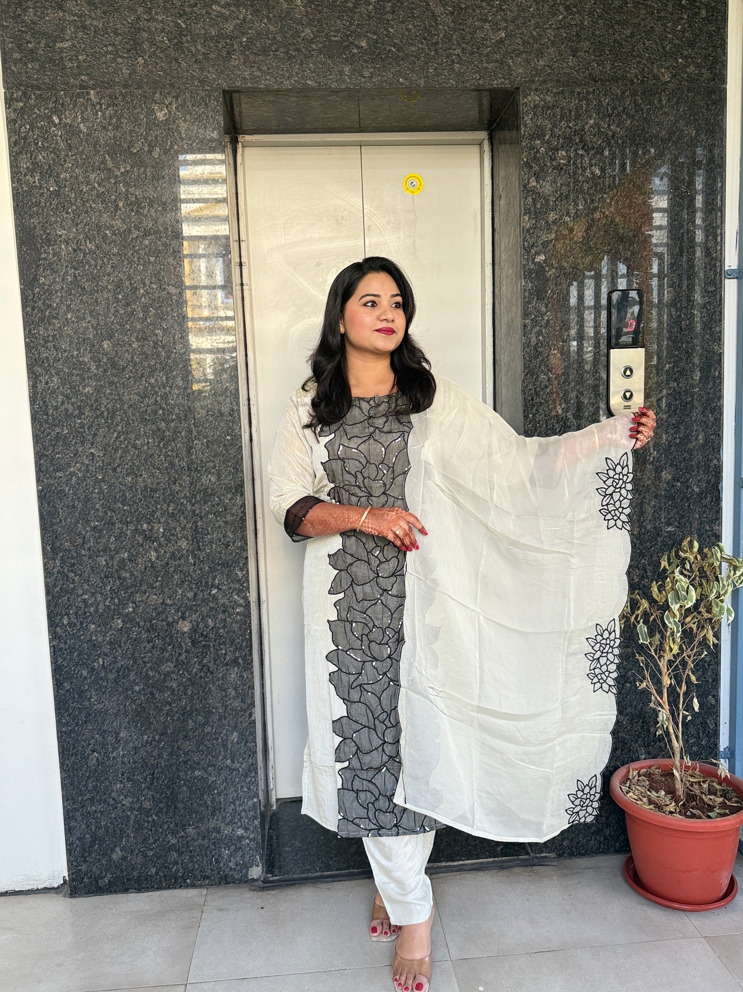 Crush Shimmer Kurta Pant Dupatta Set with Elegant Detailing Work for Women – Sizes M & XL