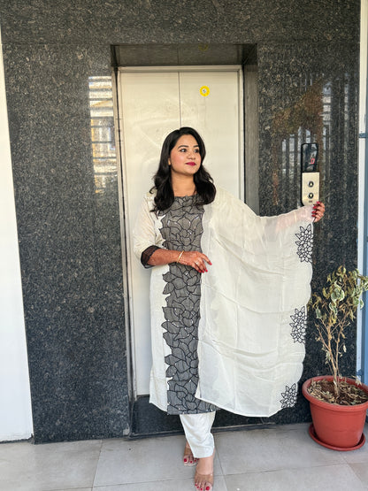 Crush Shimmer Kurta Pant Dupatta Set with Elegant Detailing Work for Women – Sizes M & XL
