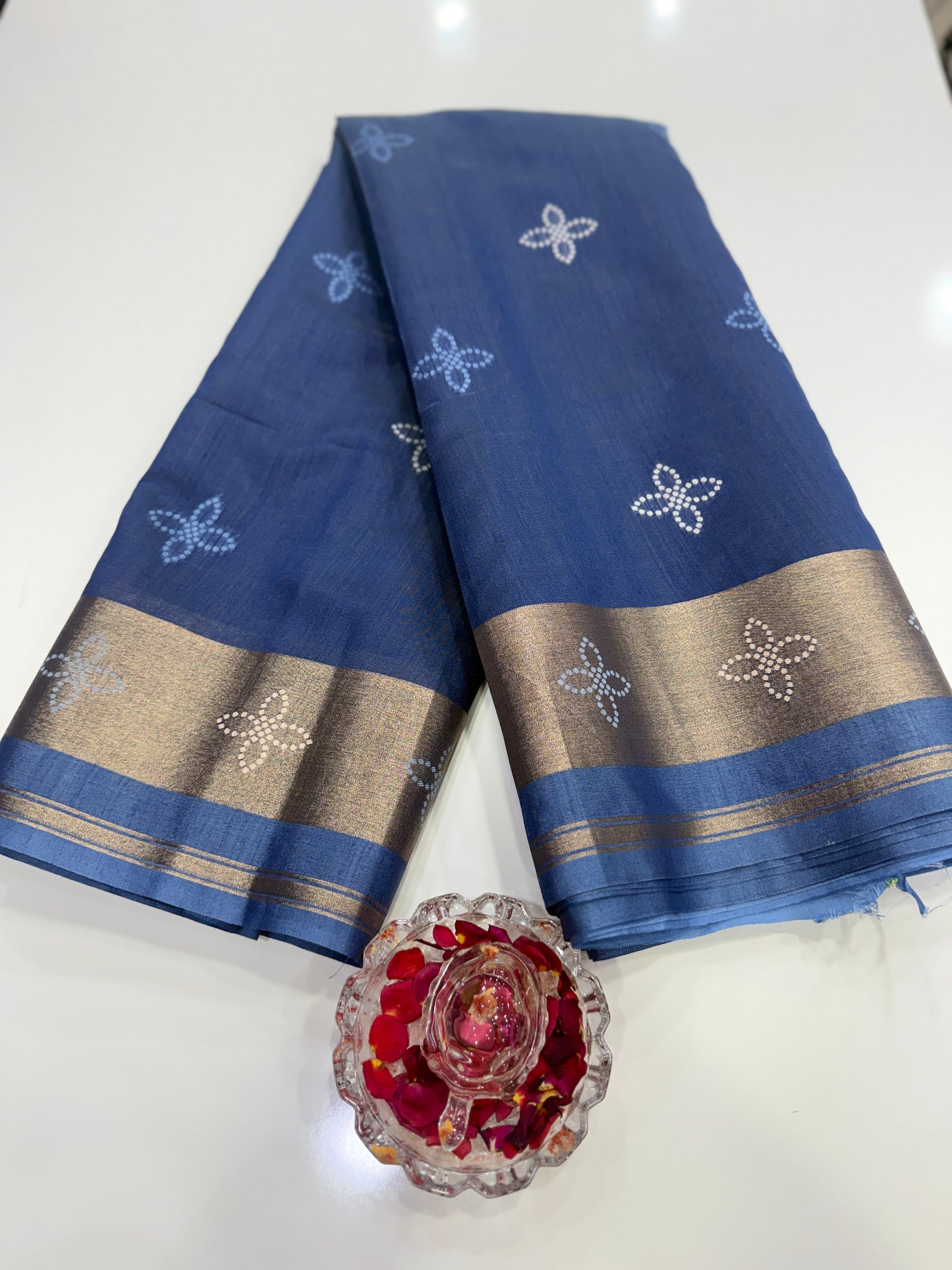 Woven Saree with Contrast Border and Tassel Pallu for Women