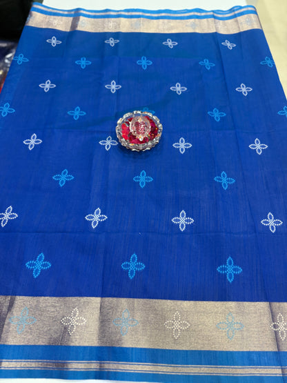 Woven Saree with Contrast Border and Tassel Pallu for Women