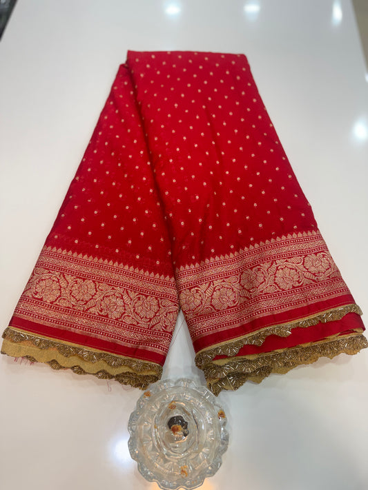 Women’s Banarasi semi-kaddi katan soft silk saree with zari booti weaving, lace border and rich pallu