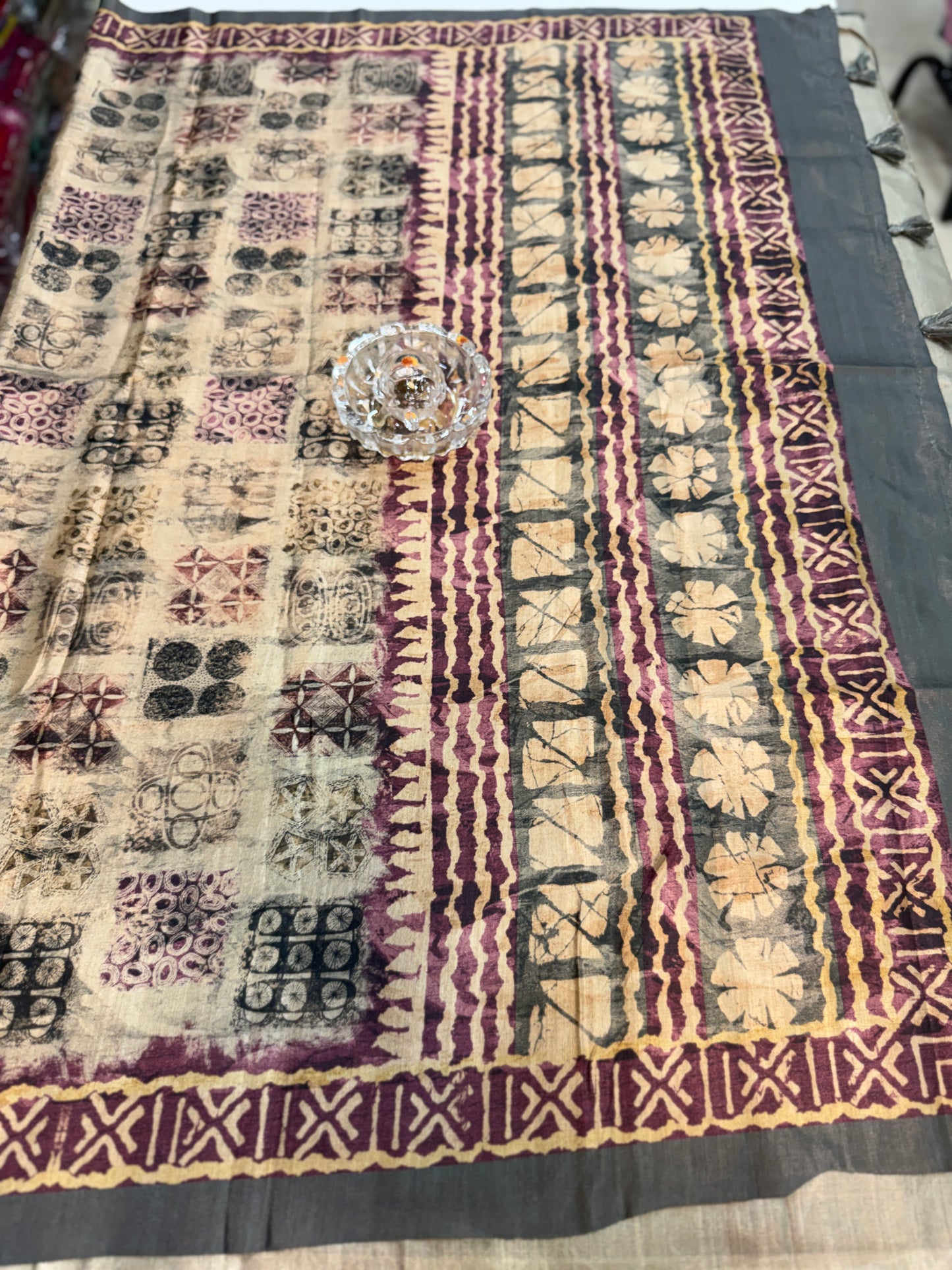 Semi Tussar Silk Saree with Ethnic Print Border and Tassel Pallu, Geometric Prints