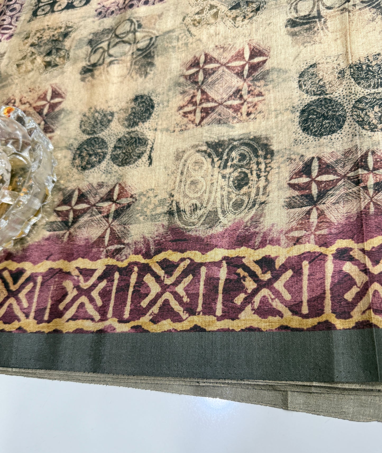 Semi Tussar Silk Saree with Ethnic Print Border and Tassel Pallu, Geometric Prints