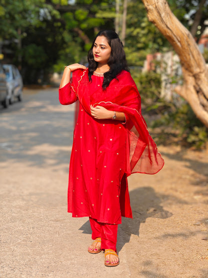 Red Chinnon Embellished Kurta with Pant and Dupatta – Premium 3-Piece Set (M–2XL)
