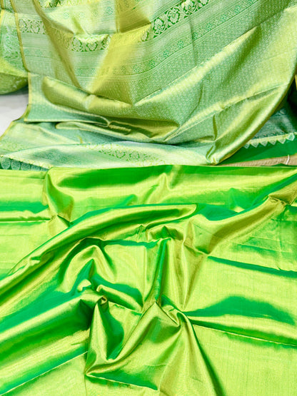 Borderless Pure Silk Handloom Saree in Lime Green with Zari Weaving – Bridal & Festive Wear