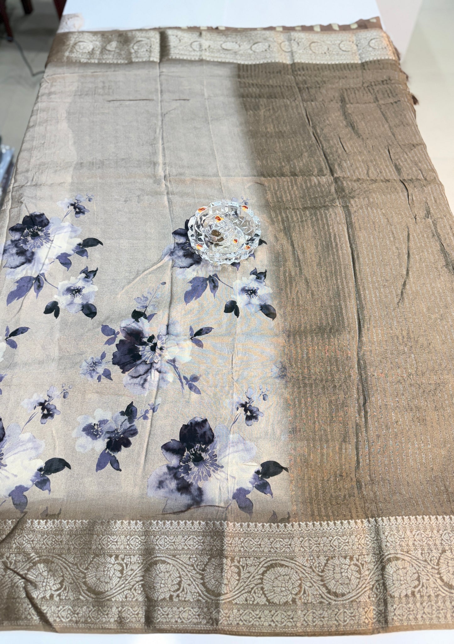 Russian Viscose Crepe Silk Chittpallu Saree with Heritage Print and Zari Border for Women