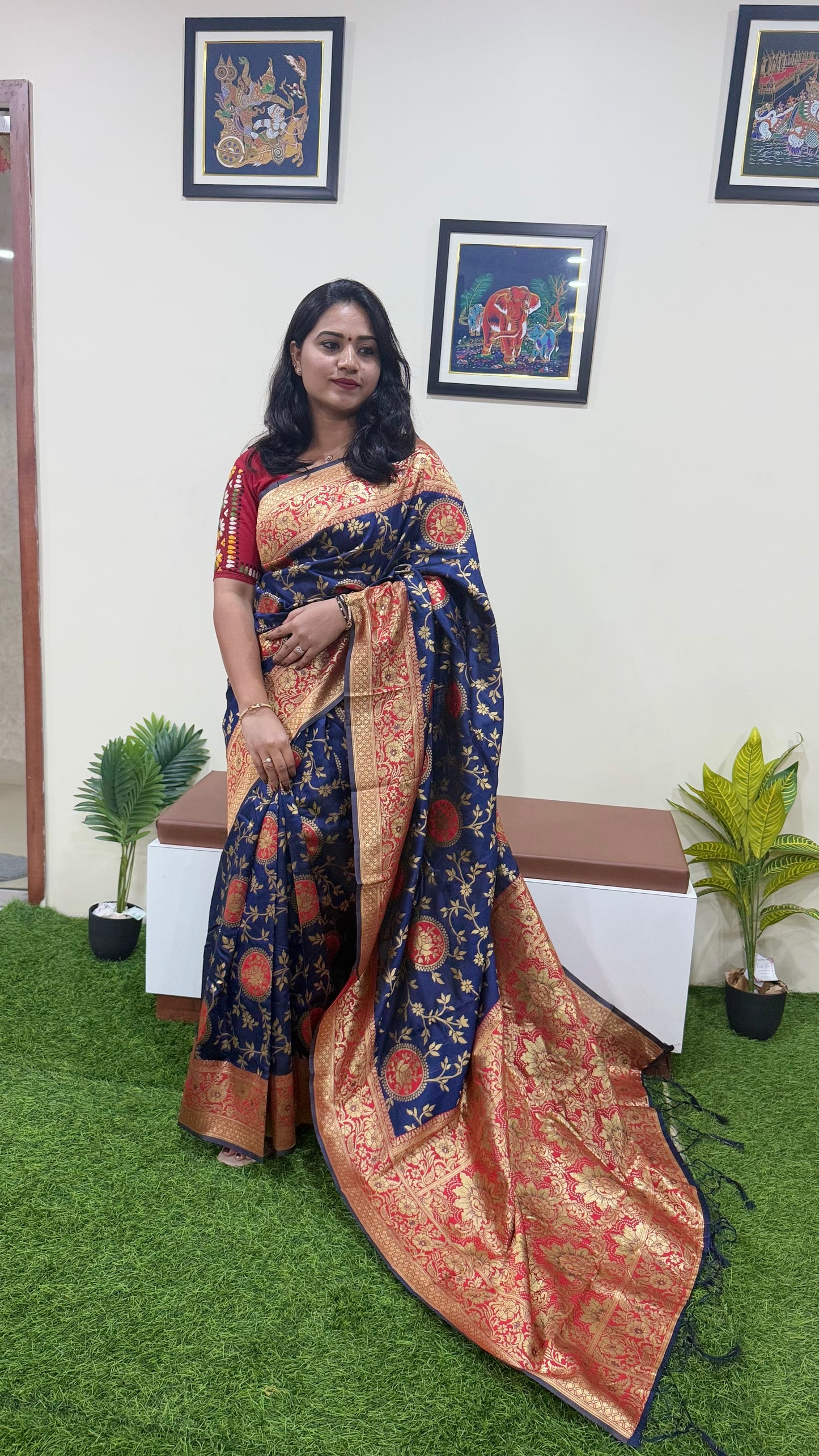 Banarasi Silk Blend Saree with Zari Woven Floral Motifs and Contrast Pallu – Navy Blue & Red