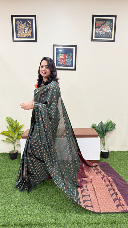 Banarasi tanchui soft saree with thousand buttis weaving in dark green with blouse piece