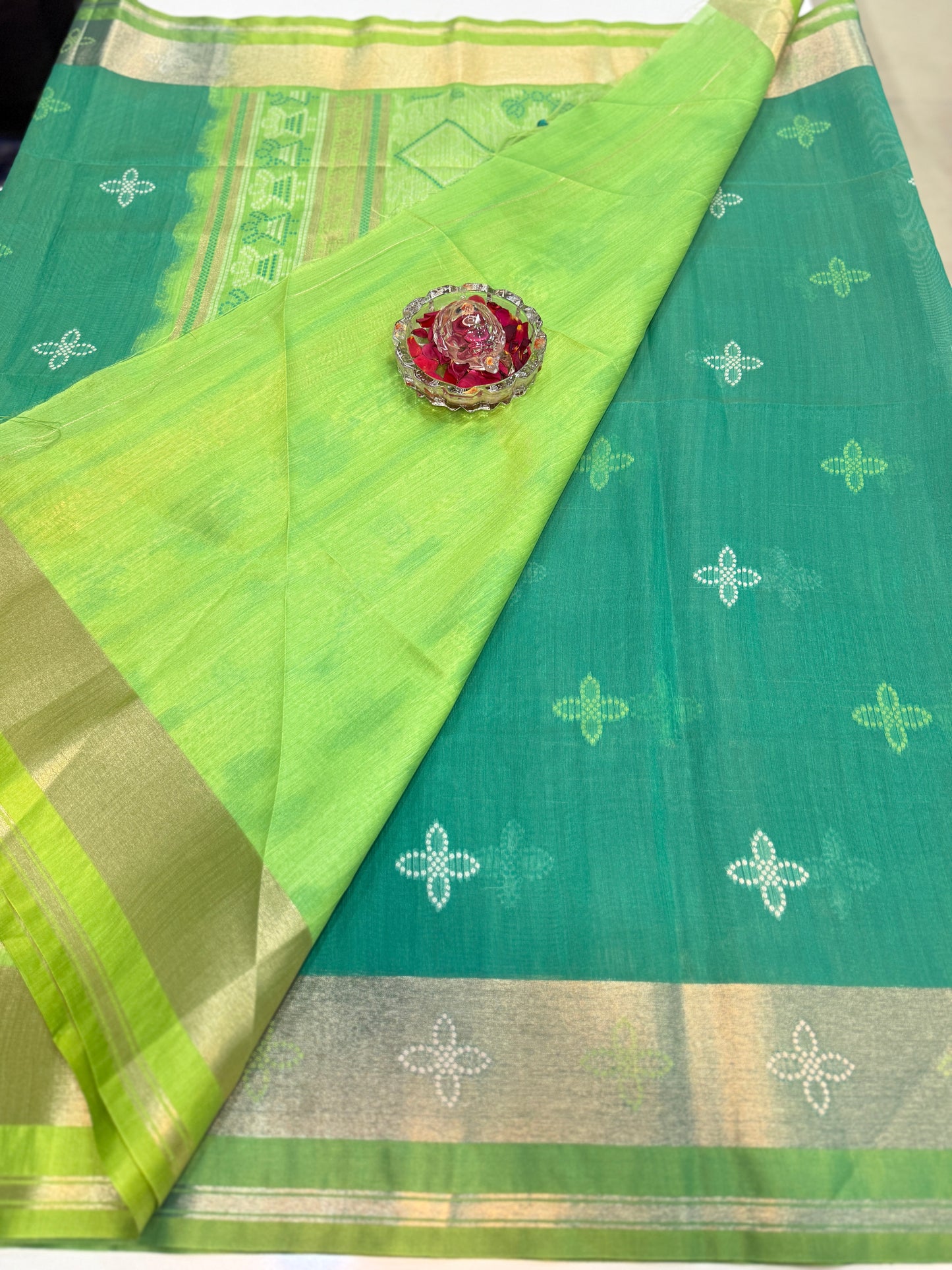 Woven Saree with Contrast Border and Tassel Pallu for Women
