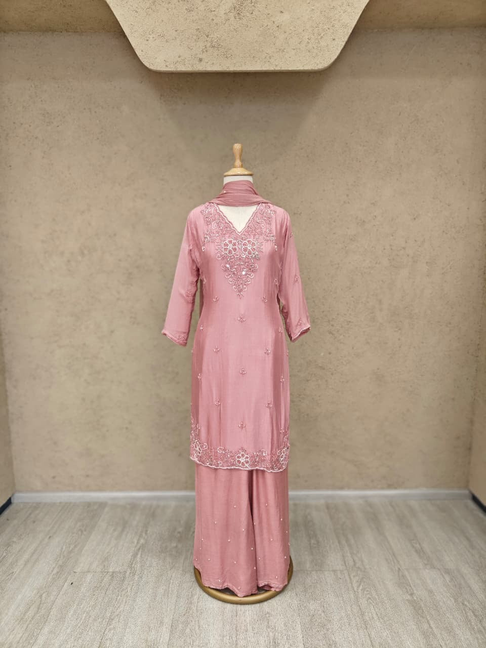 Women’s chinnon embroidered kurta set with lining, pant and dupatta, festive ethnic wear, size 38–44