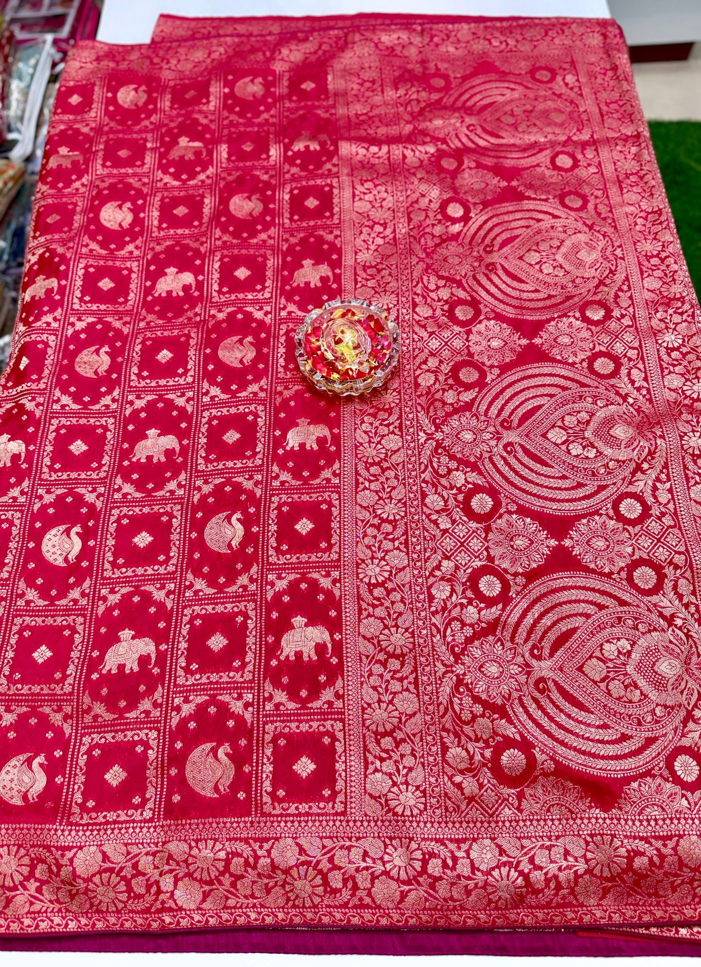 Pure Crepe Saree with Designer Contrast Blouse – Lightweight Festive Wear for Women