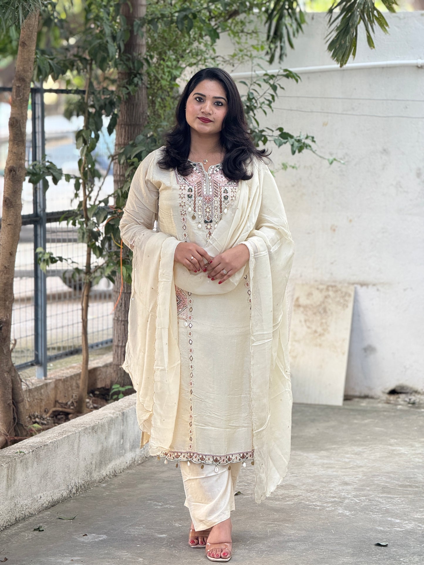 Dola Silk Kurta Pant Dupatta Set with Embroidery Detailing – Women’s Festive Wear (Sizes M–XXL)