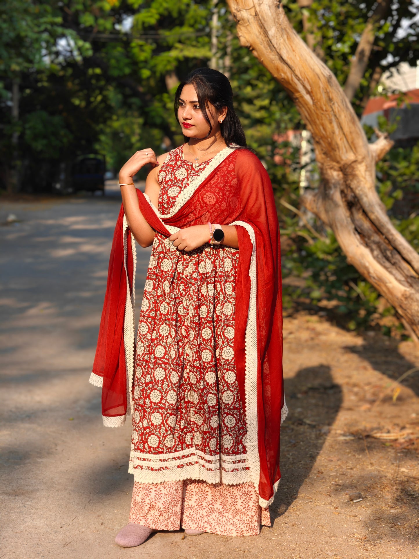 Women’s Cotton Floral Print Kurta with Palazzo & Dupatta – Sizes XL & 2XL