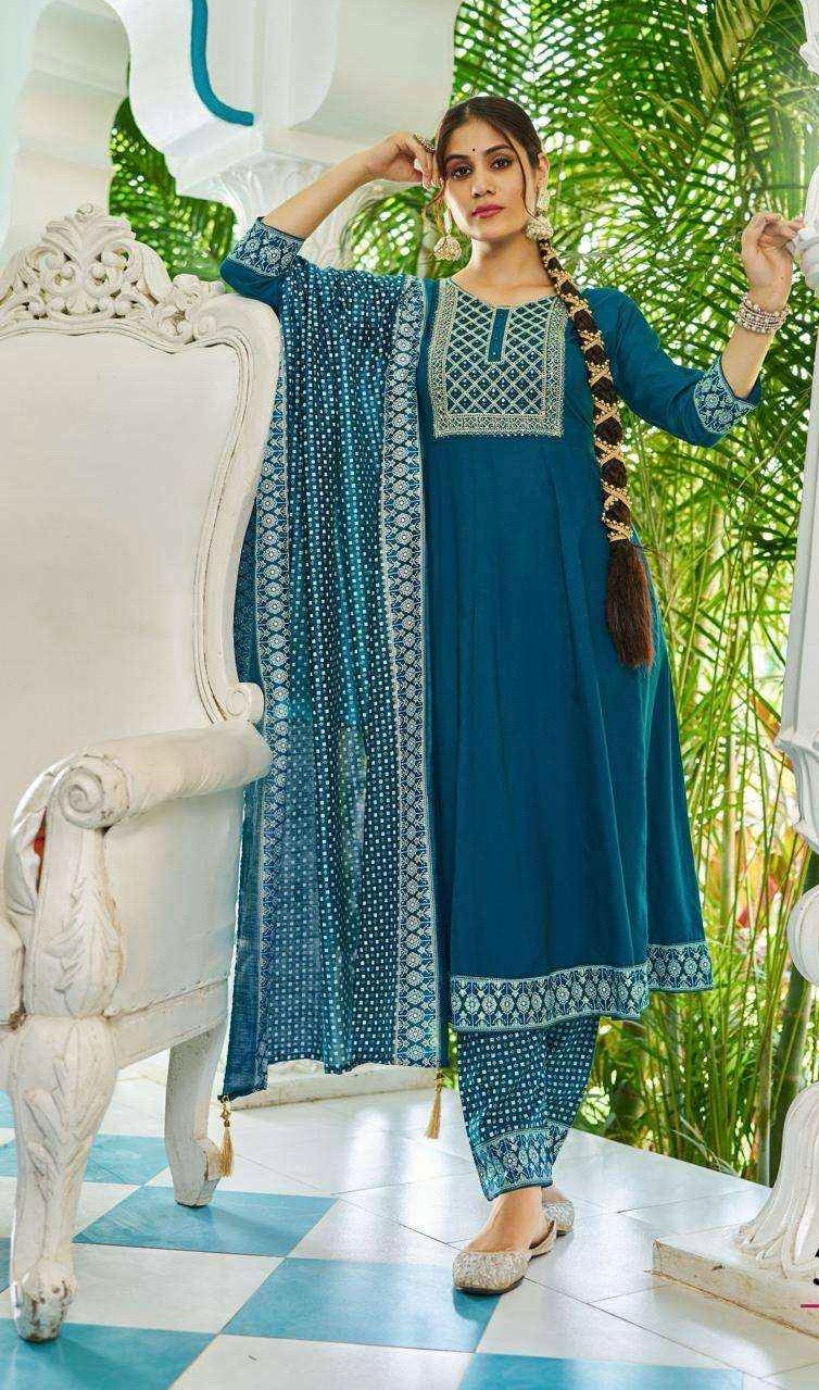 Kurta Pant Dupatta Suit Set with Dori Embroidery and Chanderi Foil Print Dupatta – Women