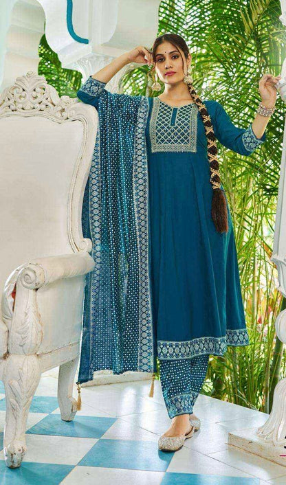 Kurta Pant Dupatta Suit Set with Dori Embroidery and Chanderi Foil Print Dupatta – Women