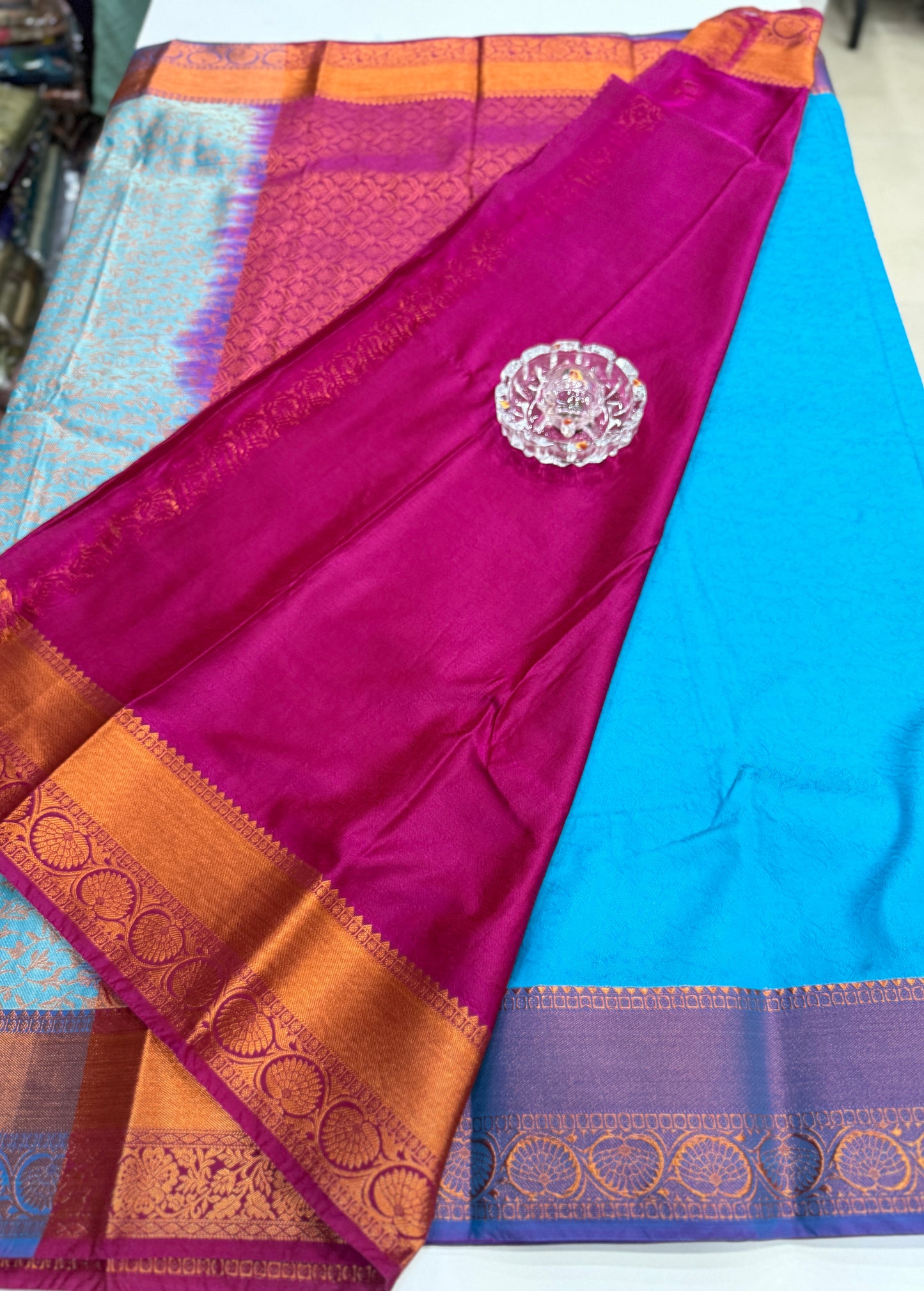 Soft Silk Saree with Samutrika Weaving and Contrast Zari Border for Women – Lightweight Festive Wear Saree