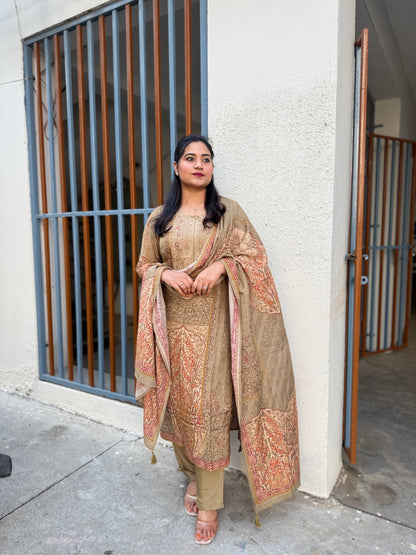 Premium Muslin Kurta Set with Embroidered Neckline and Printed Detailing – Elegant Ethnic Wear for Women